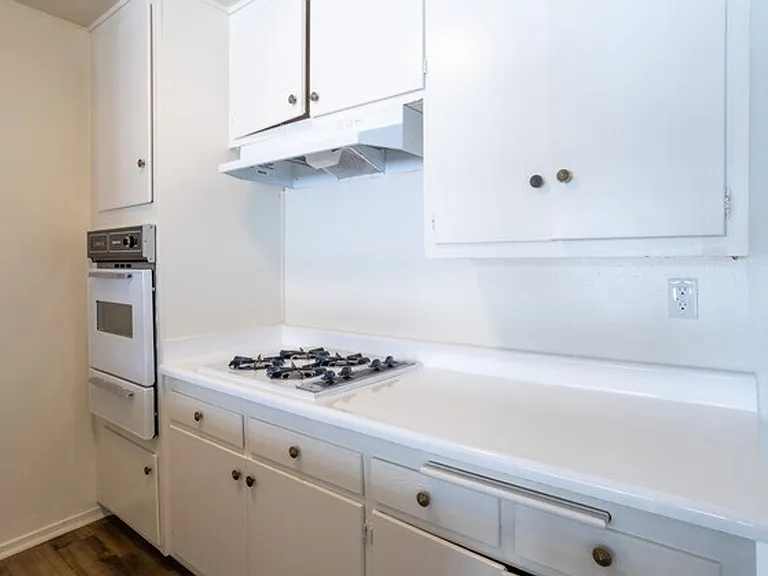 Roscoe Apartments — Photo 5
