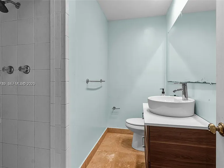 1875 Alamanda Dr — Photo 16