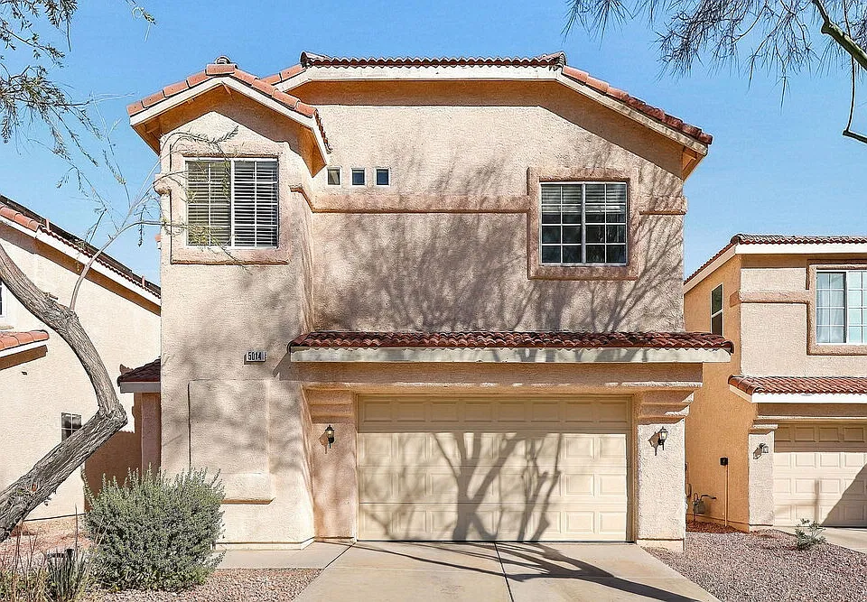 5014 Sapphire Light St
