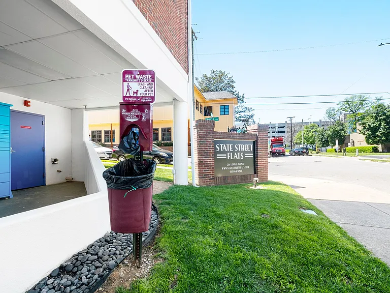 State Street Flats Apartments Pet Waste Area