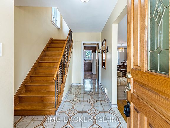 4th image of 53 Foxrun Ave
