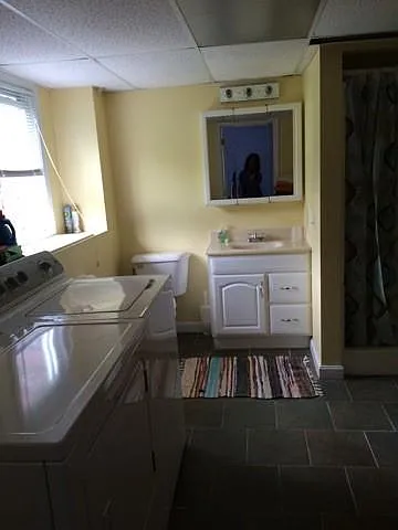 Bottom Level: Full Bathroom, Laundry Unit