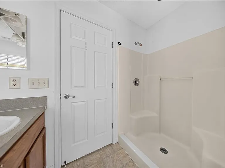 250 Leawood Cir — Photo 26