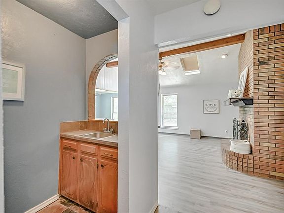 4th image of 2109 Norfolk Dr