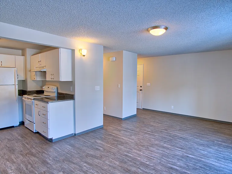 1302 NW Knoxville Blvd #101 — Photo 2