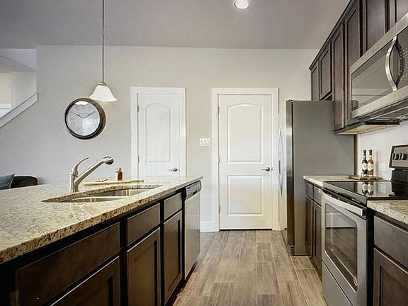 4th image of 739 Gristmill Dr