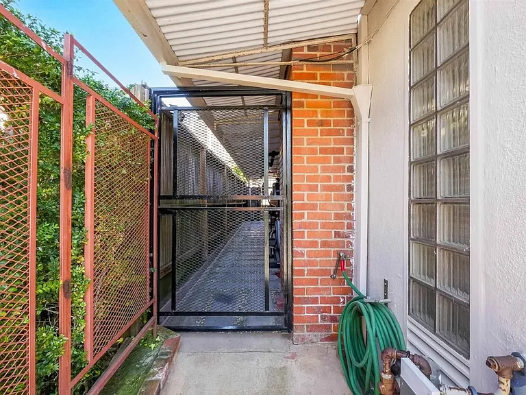 18522 Madison Ave — Photo 10
