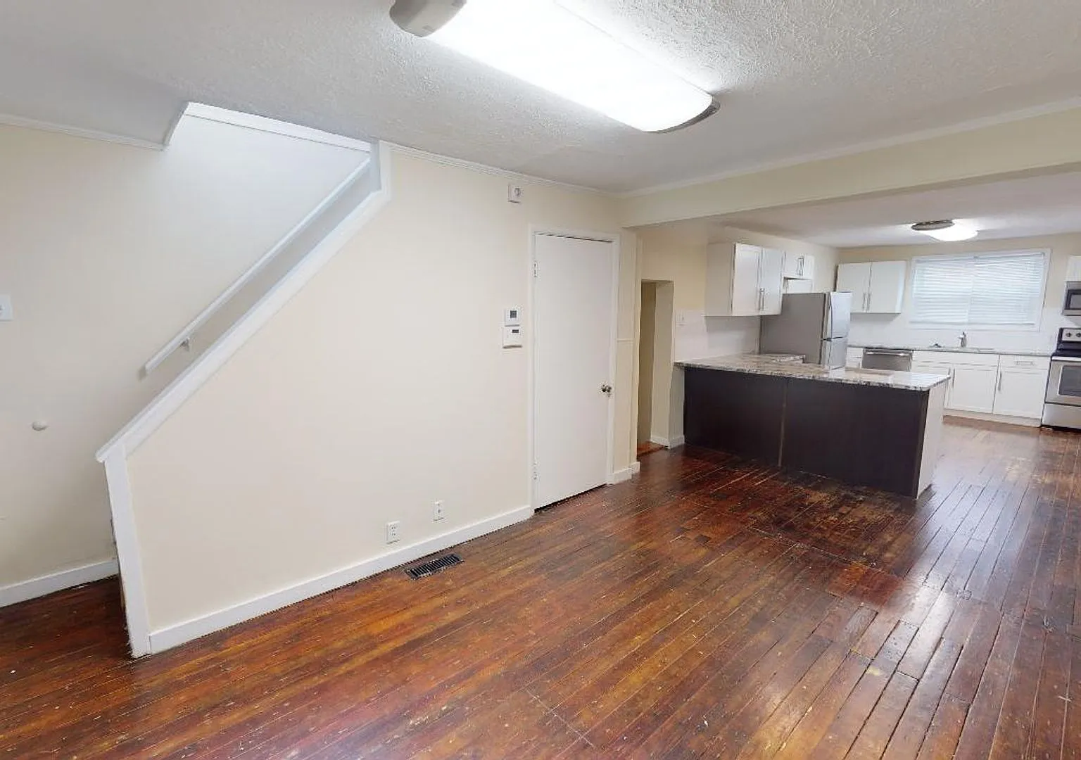 3 Bedrooms, 1 Full Bathroom + 3 Free Off-Street Parking Spaces Single Family House! Showing Now F... — Photo 4