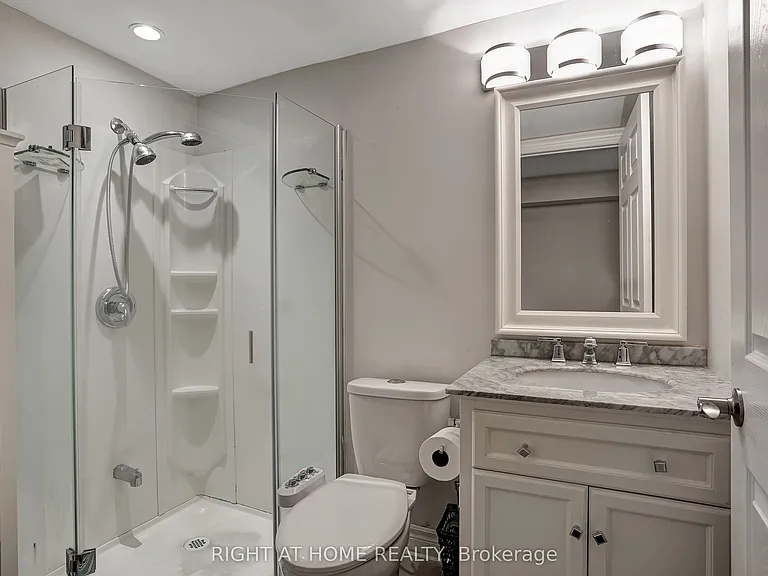 461 Lakeshore Rd W — Photo 31