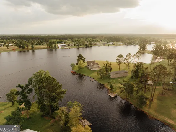 548 Walker Ln, Baxley, GA 31513