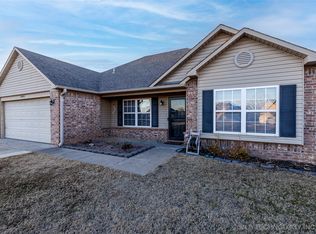 1801 Tulip Ct, Claremore, OK 74019