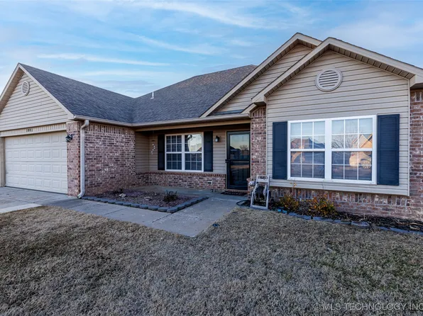 1801 Tulip Ct, Claremore, OK 74019