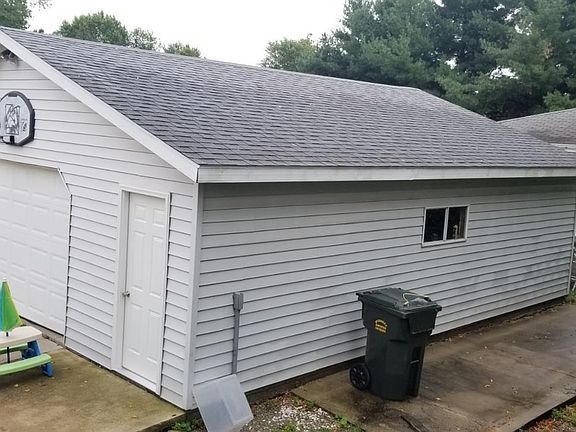2nd image of 816 9th Ave W
