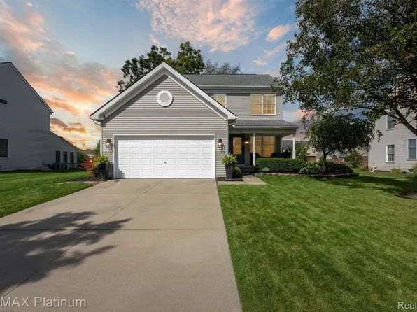 1126 Cantor Ln, South Lyon, MI 48178