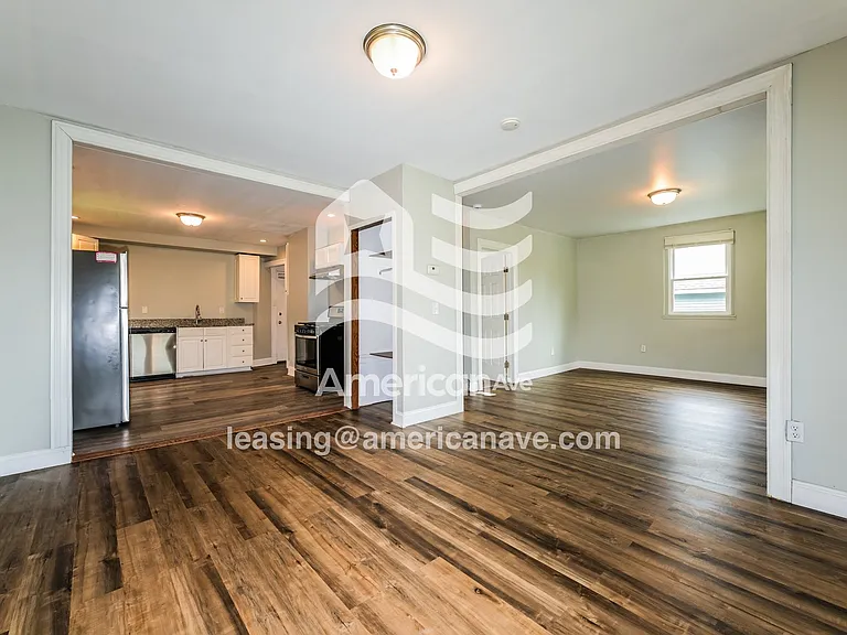 907997_007_dining_room_7.jpg