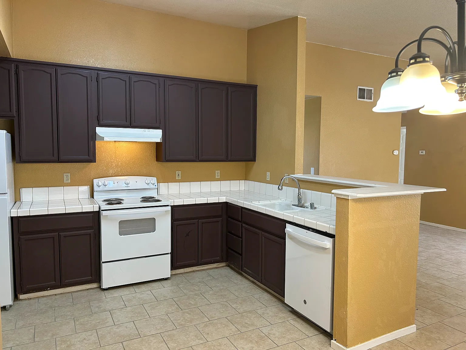 3 bed, 1172 sqft, $2,250 — Photo 3