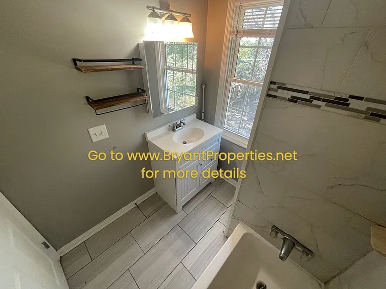 912 Bryan St — Photo 15