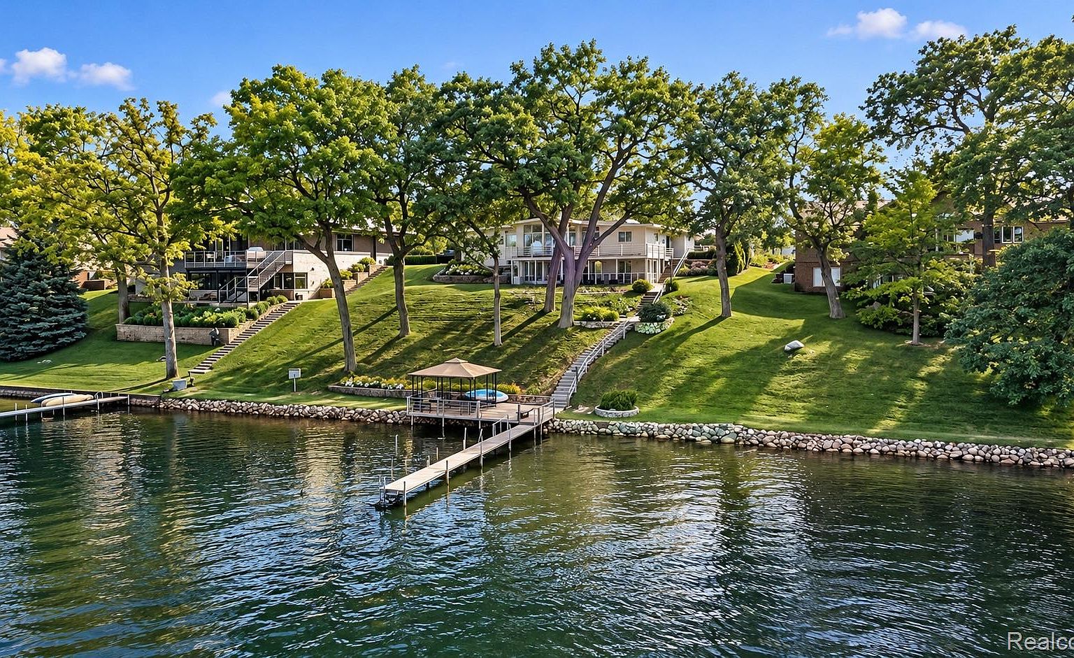 1879 Long Pointe Dr, Bloomfield Hills, MI 48302