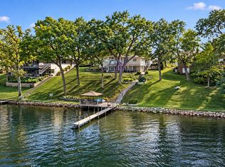 1879 Long Pointe Dr, Bloomfield Hills, MI 48302