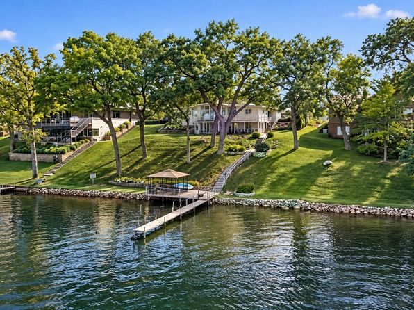 1879 Long Pointe Dr