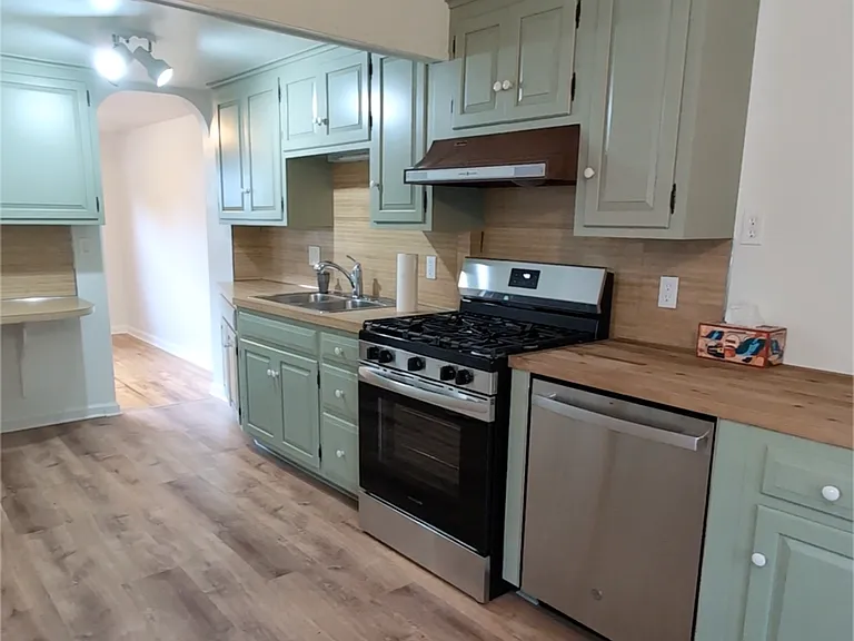 207 Elizabeth Dr — Photo 4