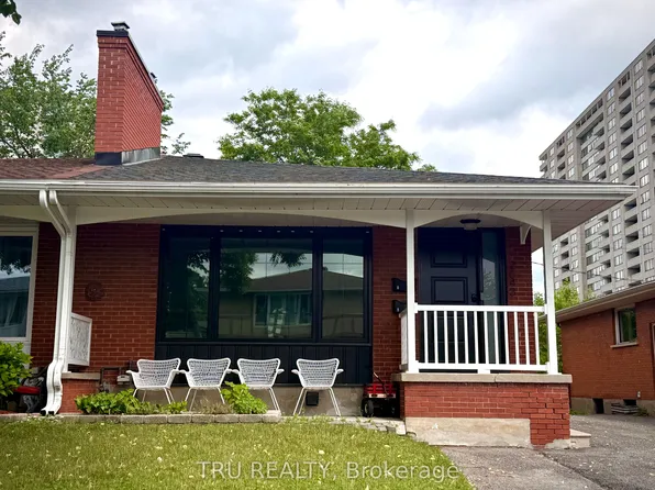 2643 Don St #B, Ottawa, ON K2B 6Y2