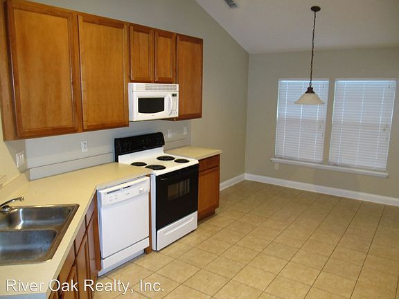 4th image of 3215 Wandering Oaks Dr