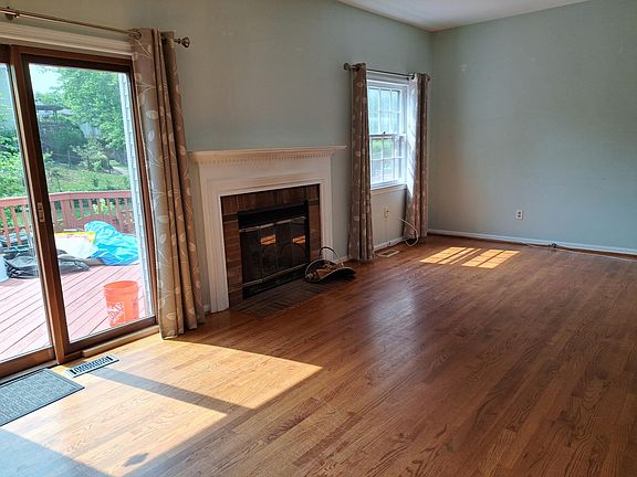 3rd image of 7138 Lake Cove Dr