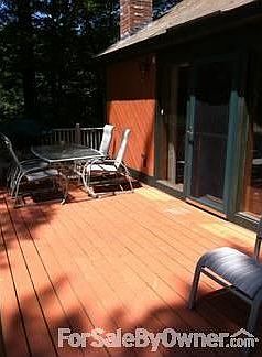 South facing beach and deck : Lots of sun to enjoy