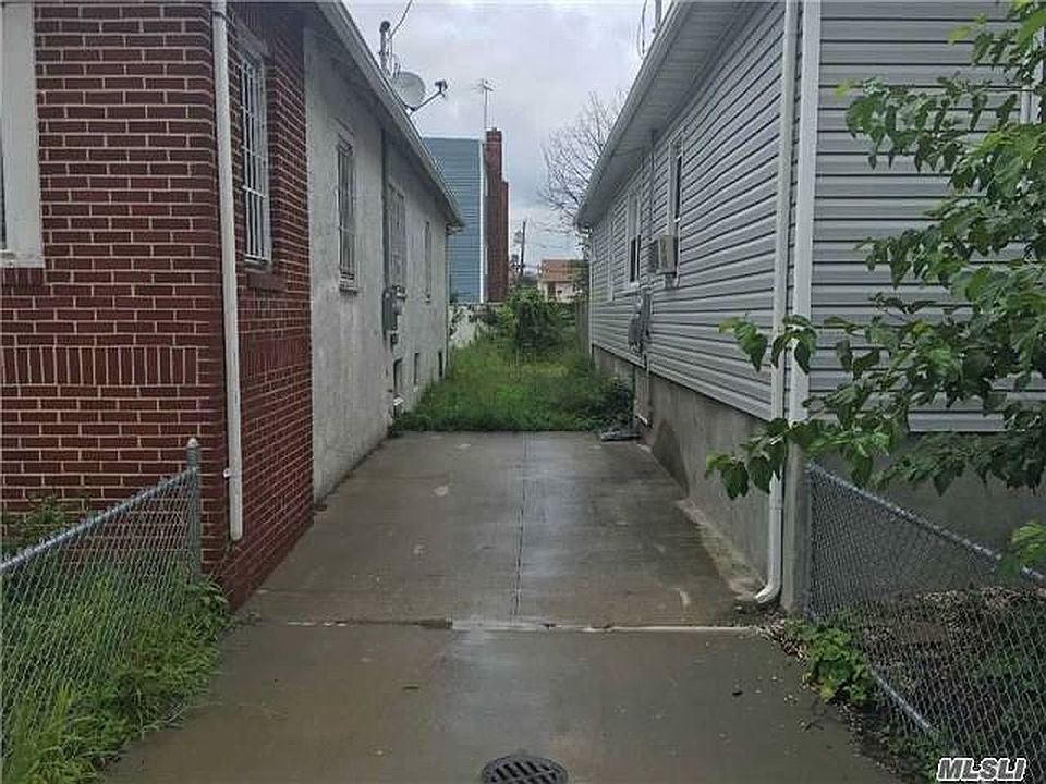 1st image of 450 65th Bch