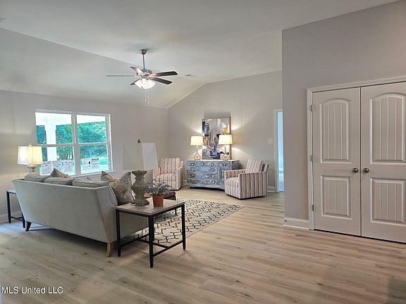 5th image of 3493 Jaguar Blvd