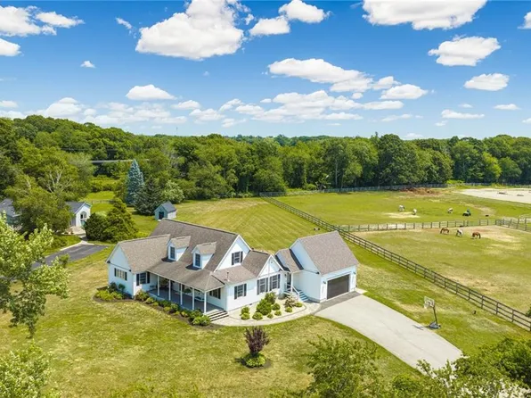 98 George St, Barrington, RI 02806