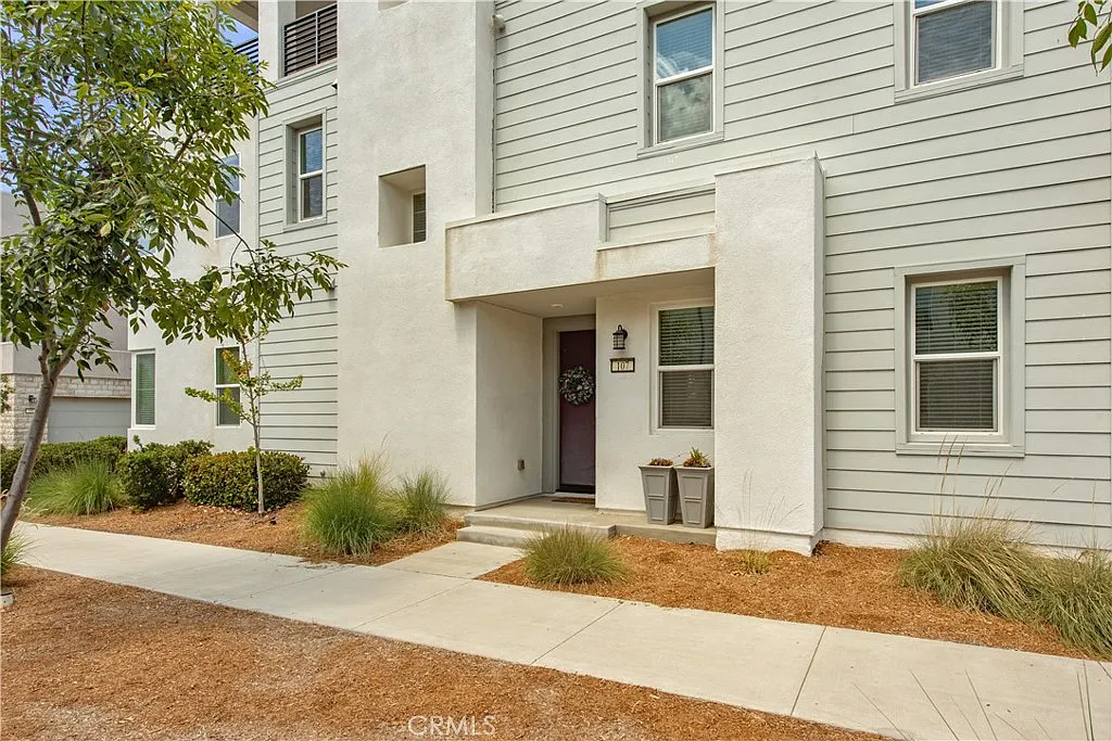 4 bed, 3170 sqft, $6,500 — Photo 2