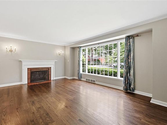 5th image of 607 E 65th St