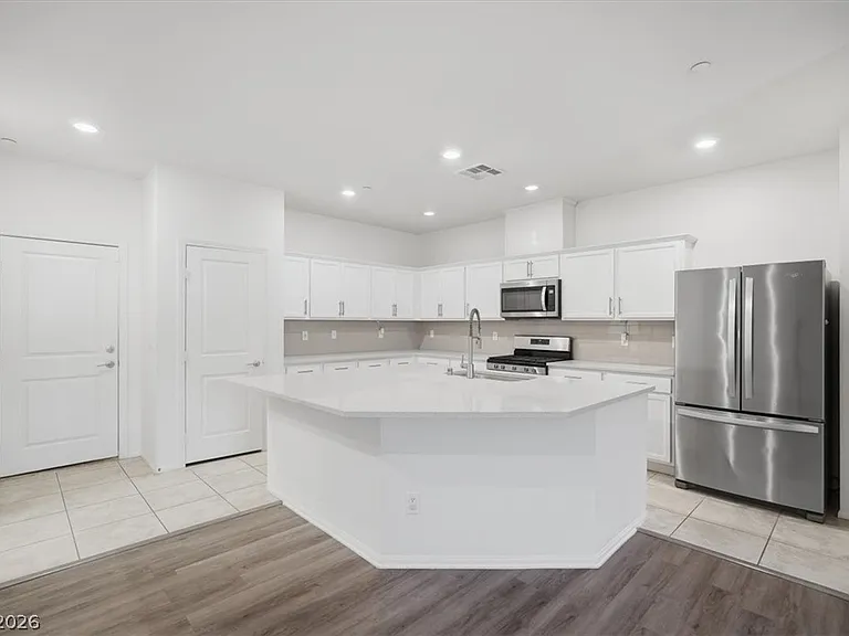 2879 Cabrillo Terrace St — Photo 5
