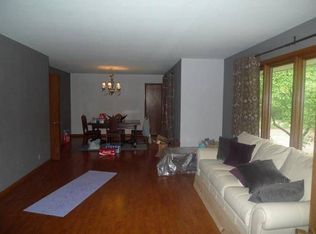 4933 W Elmdale Rd, Mequon, WI 53092