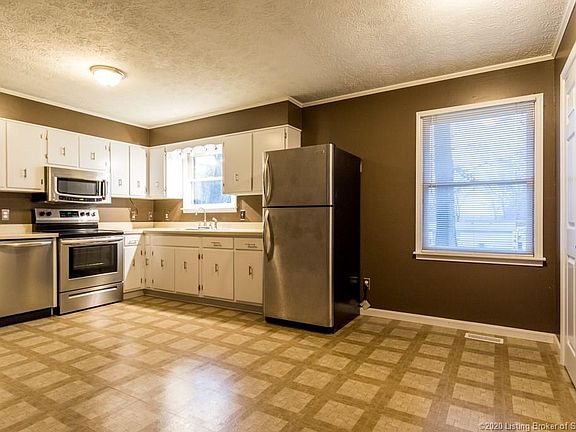 4th image of 267 E Oak Dr