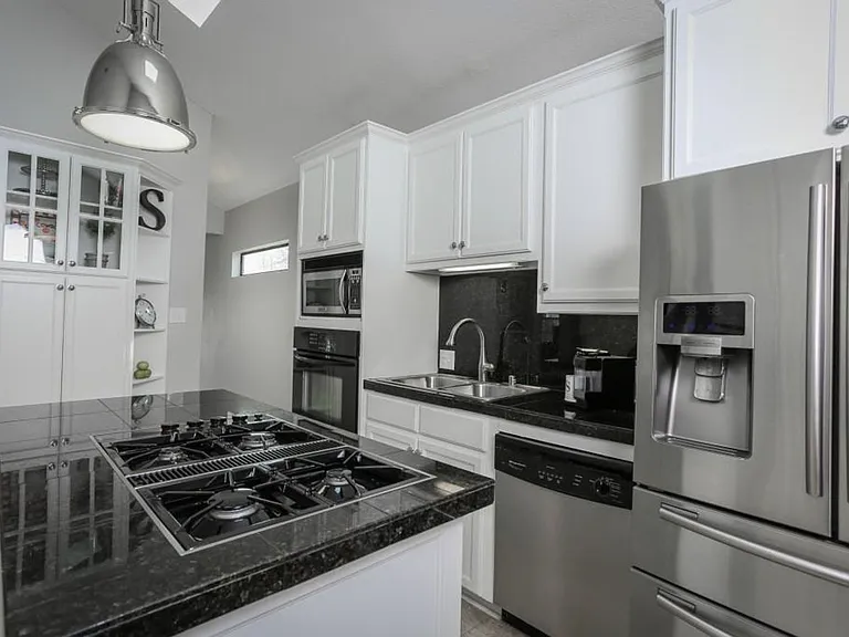 5614 Goodwin Ave — Photo 7