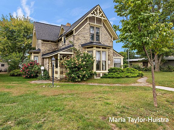 4th image of 1587 Lakeshore Dr