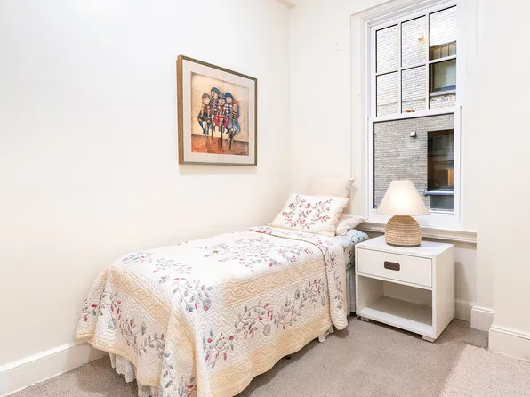 1075 Park Avenue image 14 of 21