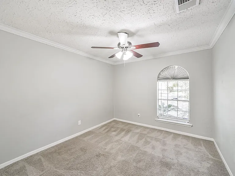22203 Fincastle Dr — Photo 28