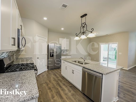 5th image of 252 William Dylan Dr