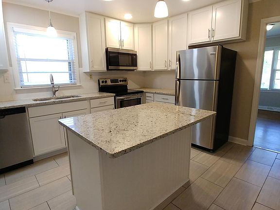 GORGEOUS new kitchen! 42" white shaker cabinets, granite co