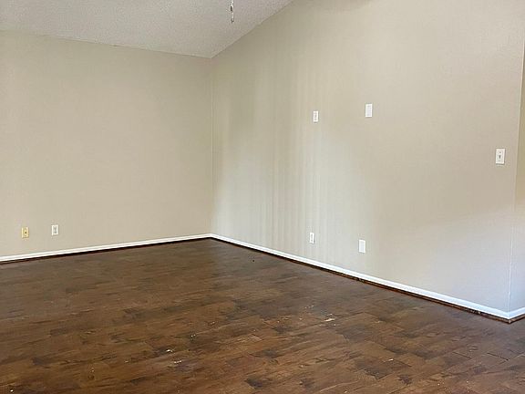 3rd image of 409 Waterford Dr