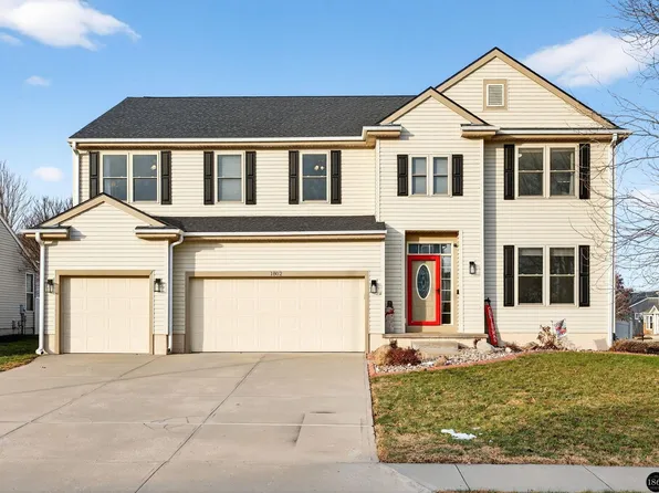 1802 Fox Run Dr, Papillion, NE 68046