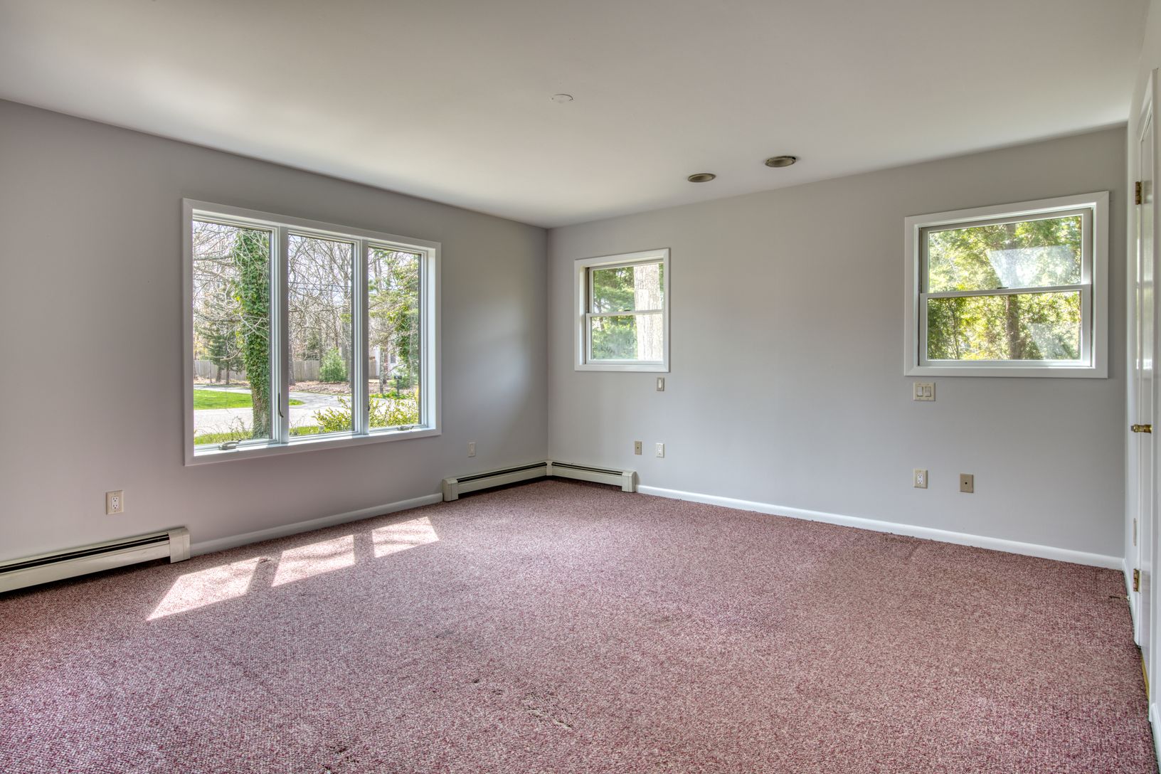 Oversized Primary Bedroom With Ensuite Bathroom