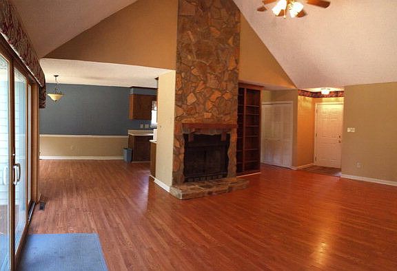 4th image of 210 Suffolk Dr