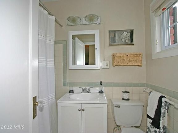 5th image of 1302 Martha Custis Dr #521-13