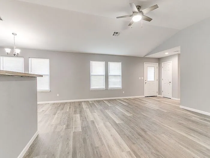 2515 Leeds Ln — Photo 30