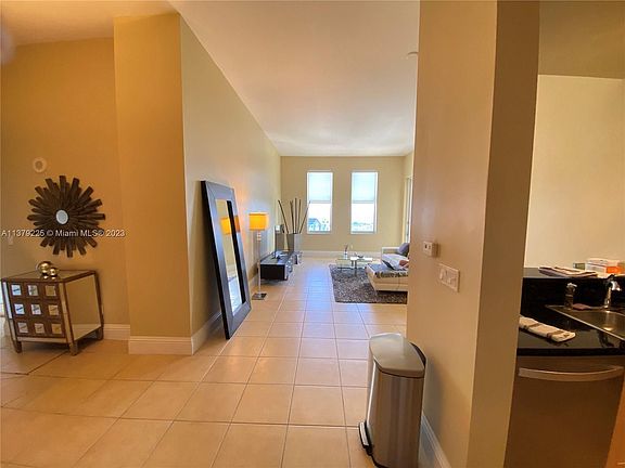 4th image of 511 SE 5th Ave APT 2413
